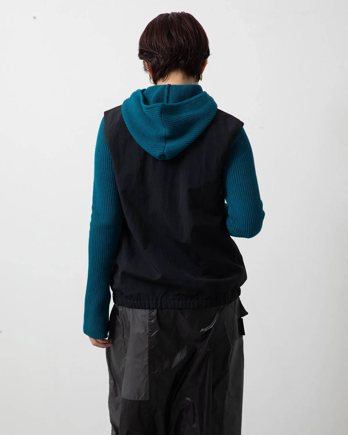 CURVE STITCH NYLON VEST
