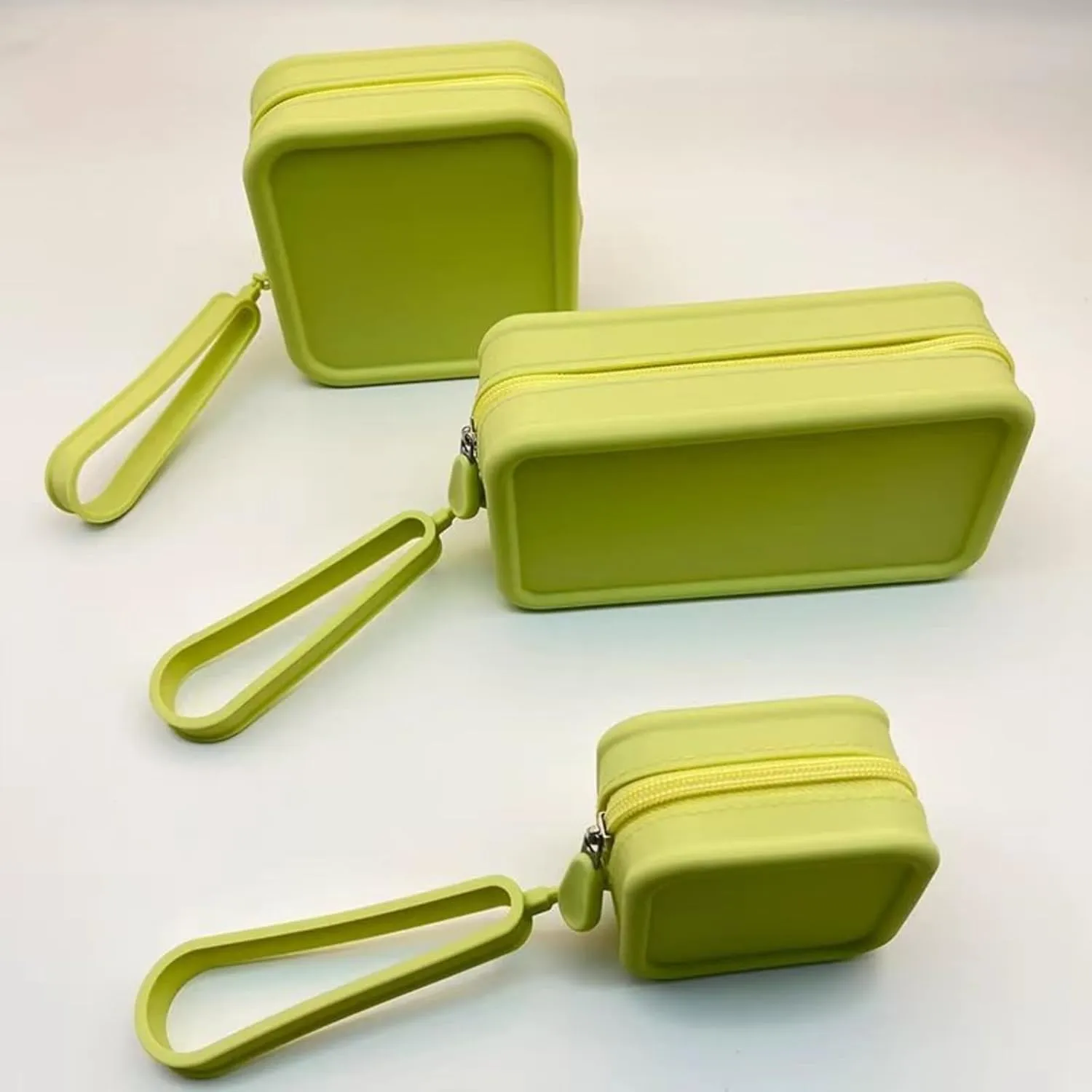 Travel Silicone Makeup Bag Toiletry Bag for Women and Men, Aesthetic Waterproof Cosmetic Pouch (Green, M)