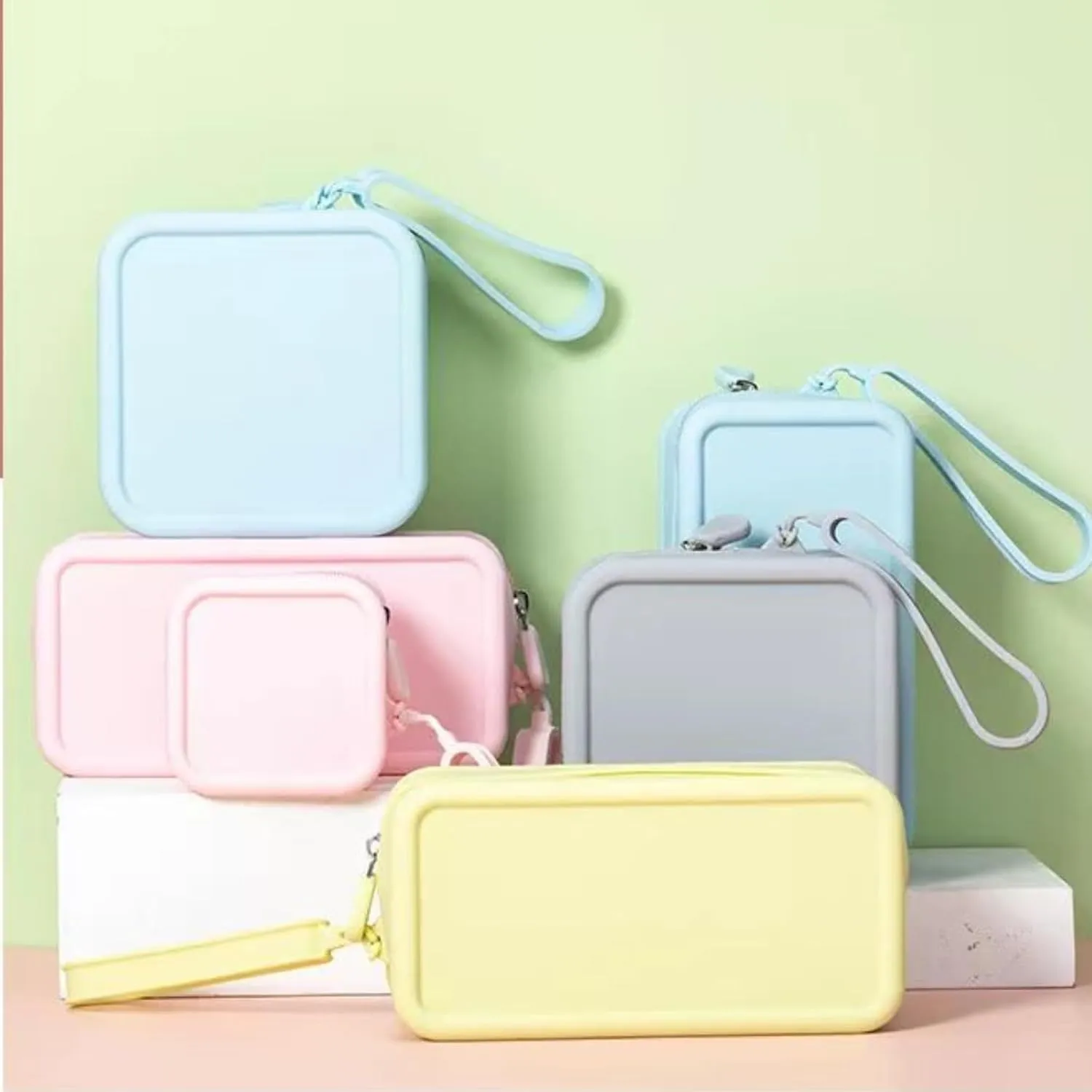 Travel Silicone Makeup Bag Toiletry Bag for Women and Men, Aesthetic Waterproof Cosmetic Pouch (Green, M)