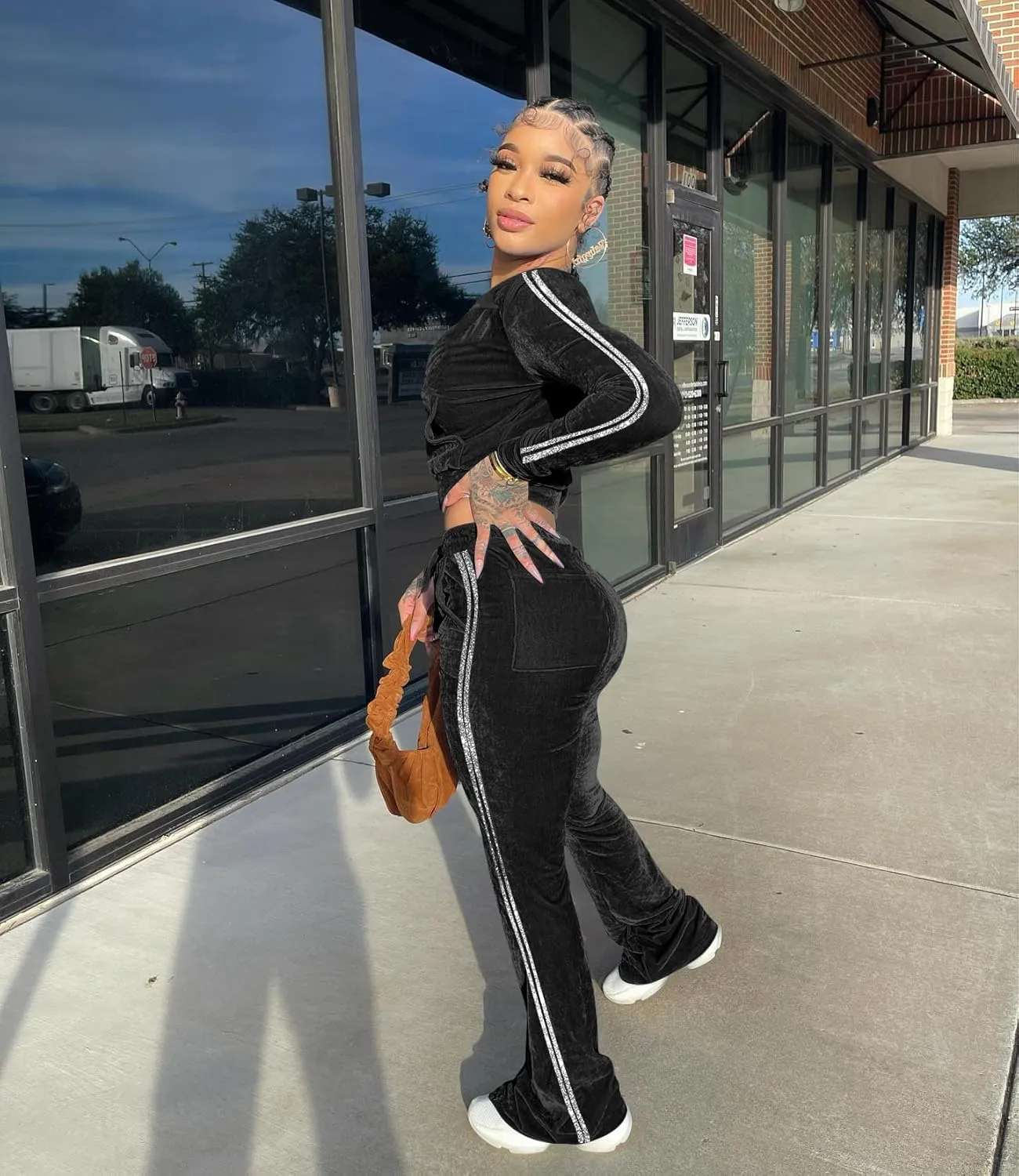yidengymx Womens 2 Piece Velour Tracksuit Two Piece Outfits for Women Long Sleeve Zip Up Crop Tops Sweatpants Sets Pockets